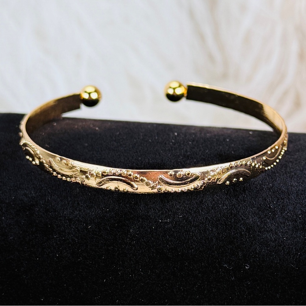 Beautiful Goldtone Stackable Cuff Bangle Bracelet - image 5